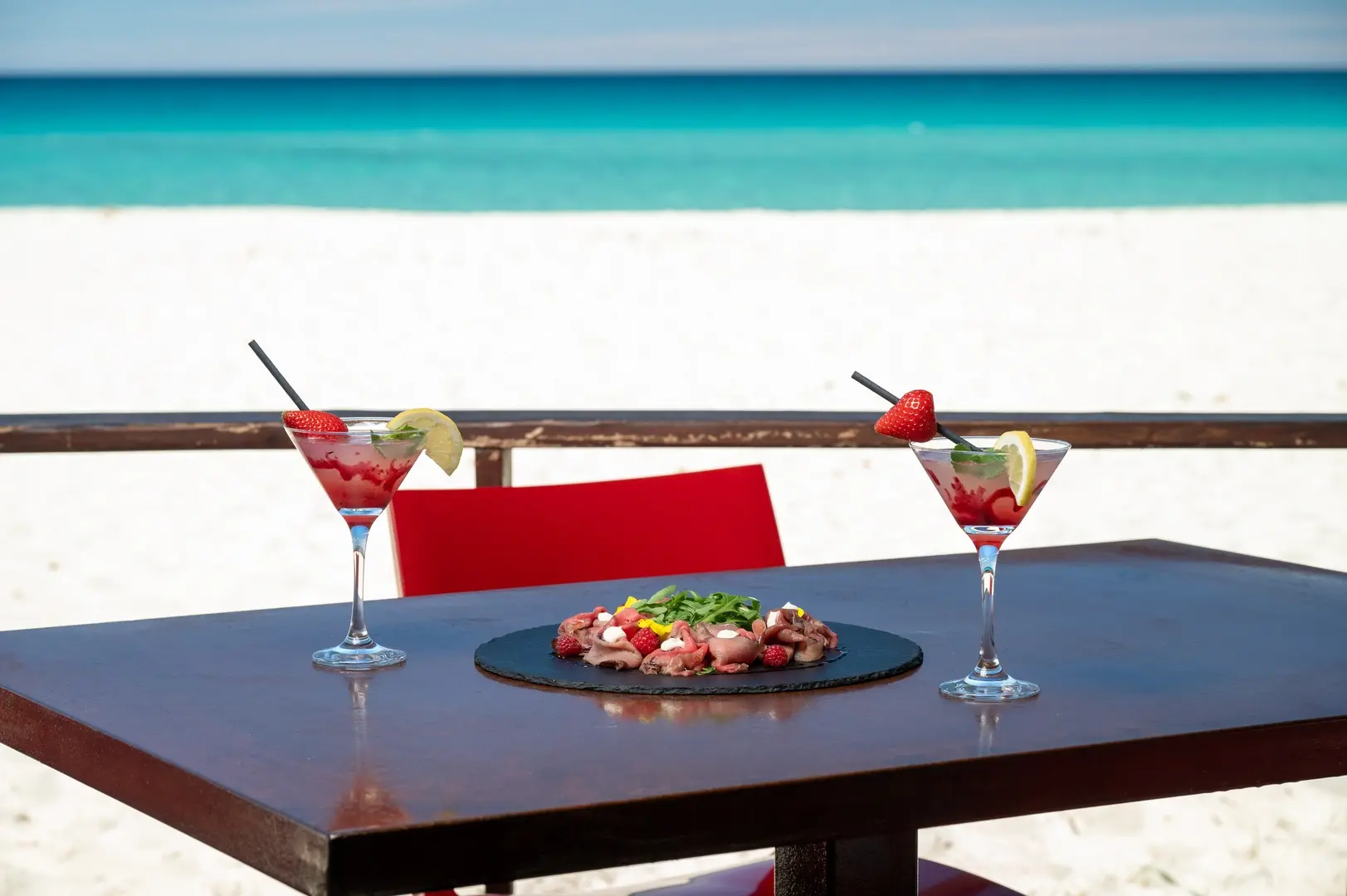 Cocktail e aperitivo con vista mare al Ristorante Lu Nibaru Budoni